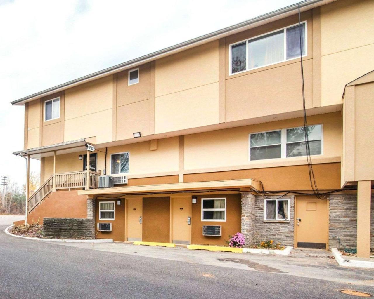 Econo Lodge New Paltz Extérieur photo